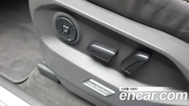 Volkswagen Touareg 2023 — ფოტო 13/40
