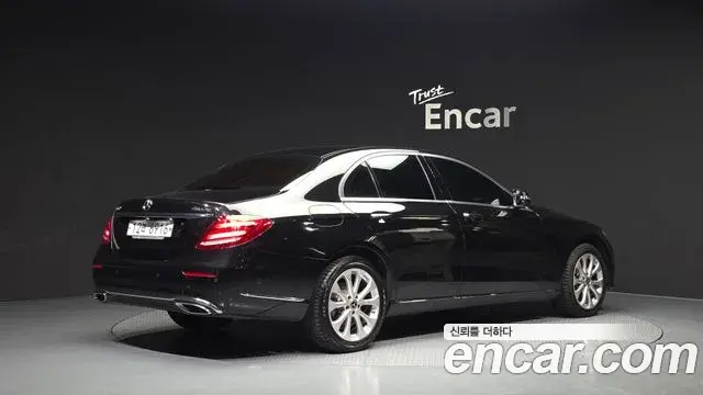 Mercedes-Benz E-Class 2019 — Фото 2/20