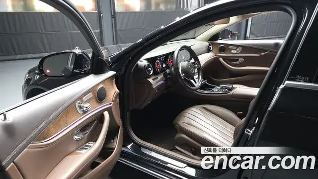 Mercedes-Benz E-Class 2019 — Фото 10/20