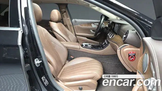 Mercedes-Benz E-Class 2019 — Фото 11/20