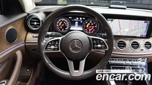 Mercedes-Benz E-Class 2019 — Фото 13/20