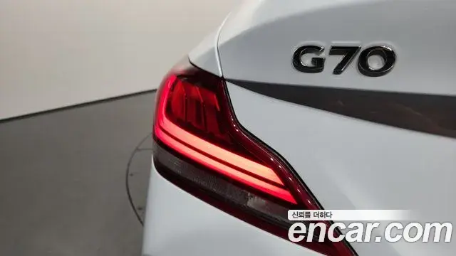 Genesis G70 2018 — Photo 21/35