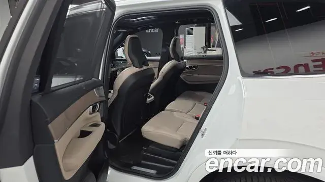 Volvo XC90 2025 — Фото 11/20
