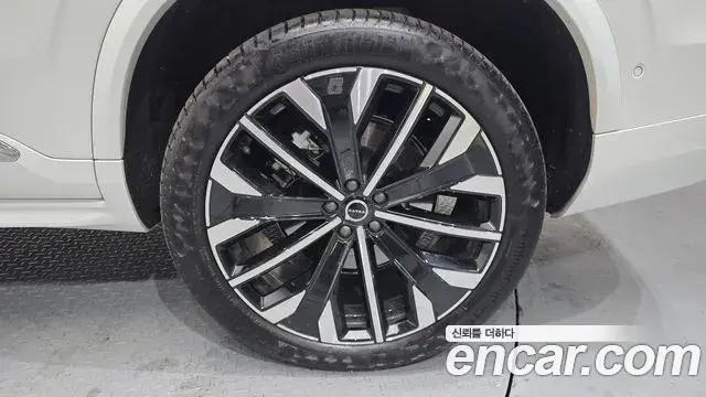 Volvo XC90 2025 — Şəkil 33/35