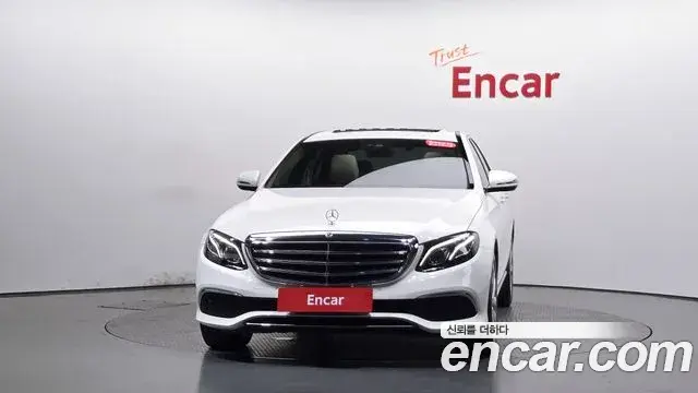 Mercedes-Benz E-Class 2019 — ფოტო 16/30