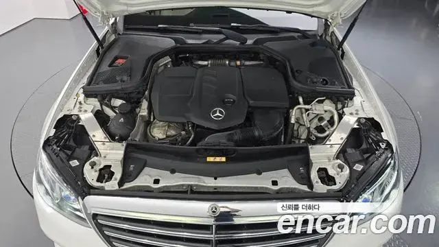Mercedes-Benz E-Class 2019 — ფოტო 14/30