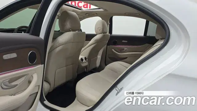 Mercedes-Benz E-Class 2019 — ფოტო 19/30