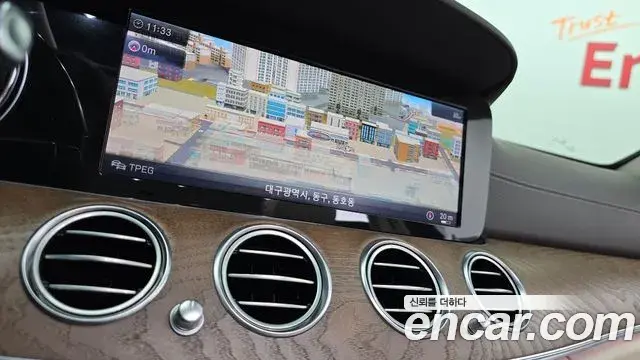 Mercedes-Benz E-Class 2019 — ფოტო 17/30