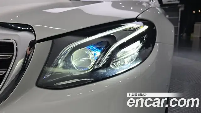Mercedes-Benz E-Class 2019 — ფოტო 29/30