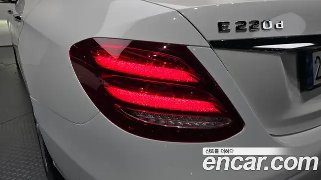 Mercedes-Benz E-Class 2019 — ფოტო 22/30
