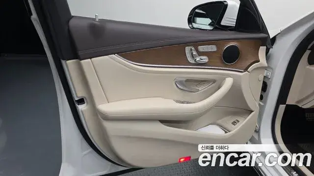 Mercedes-Benz E-Class 2019 — ფოტო 4/30