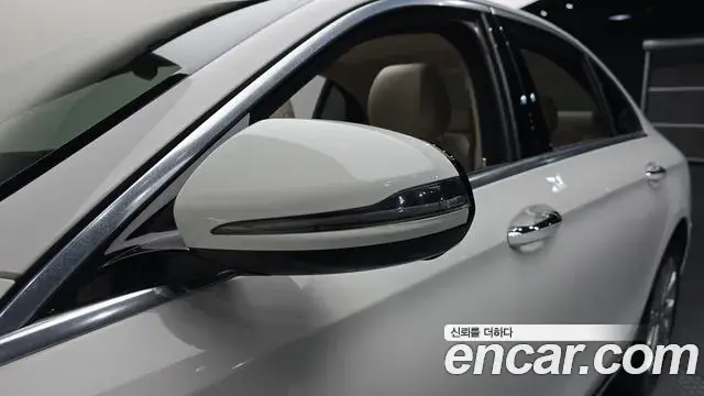 Mercedes-Benz E-Class 2019 — ფოტო 27/30