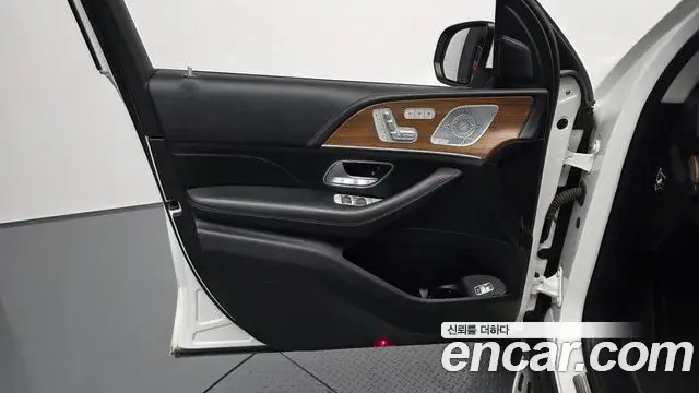 Mercedes-Benz GLE-Class 2019 — ფოტო 19/31