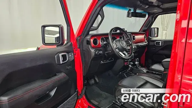 Jeep Wrangler 2022 — ფოტო 23/31