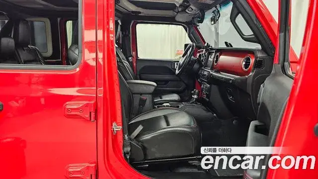 Jeep Wrangler 2022 — ფოტო 17/31
