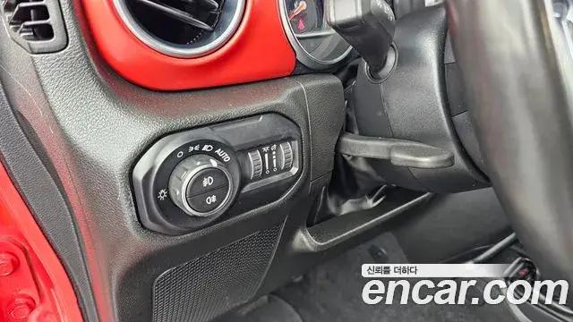 Jeep Wrangler 2022 — ფოტო 24/31