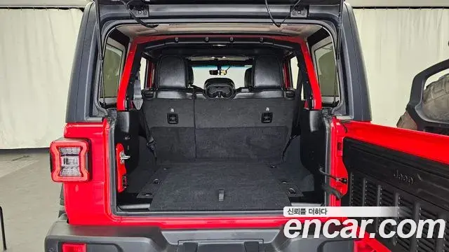 Jeep Wrangler 2022 — ფოტო 18/31