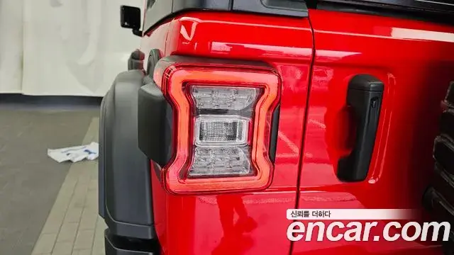 Jeep Wrangler 2022 — ფოტო 22/31