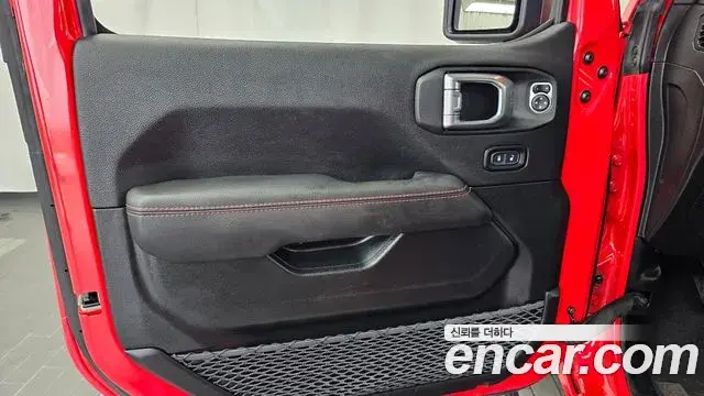 Jeep Wrangler 2022 — ფოტო 15/31