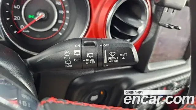 Jeep Wrangler 2022 — ფოტო 13/31