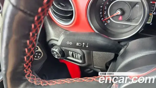 Jeep Wrangler 2022 — ფოტო 29/31