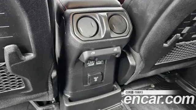 Jeep Wrangler 2022 — ფოტო 2/31