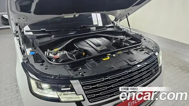 Land Rover Range Rover 2023 — Photo 21/35