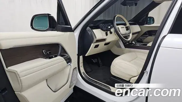 Land Rover Range Rover 2023 — Photo 20/35