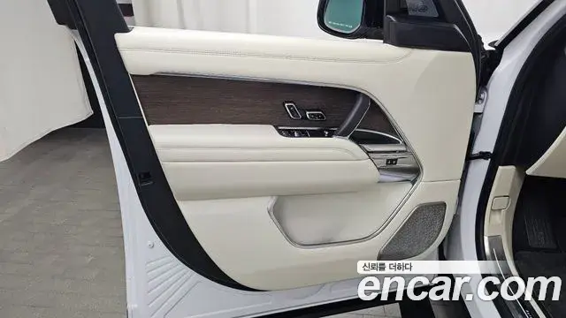 Land Rover Range Rover 2023 — Photo 7/35