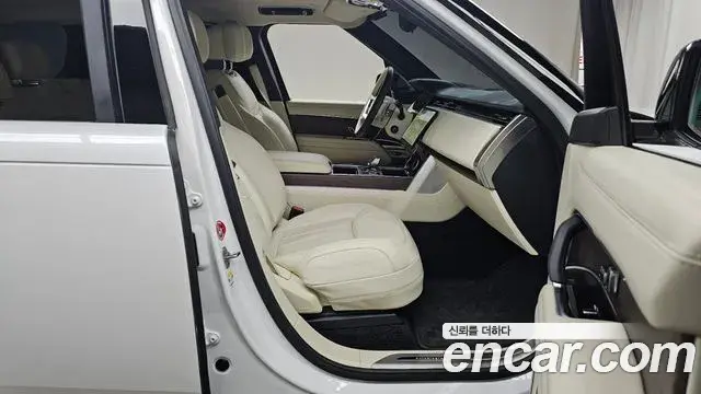 Land Rover Range Rover 2023 — Photo 28/35