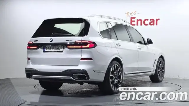BMW X7 2023 — ფოტო 29/34