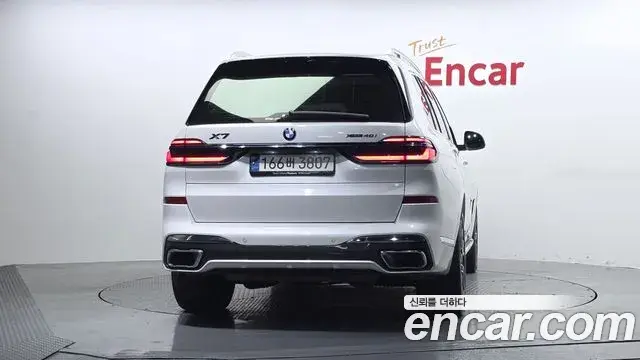 BMW X7 2023 — ფოტო 18/34
