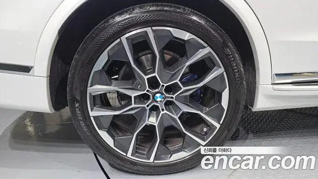 BMW X7 2023 — ფოტო 25/34