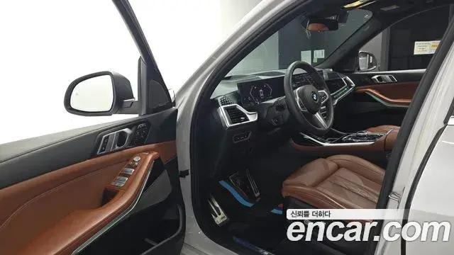 BMW X7 2023 — ფოტო 9/34