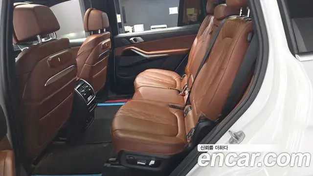 BMW X7 2023 — ფოტო 26/34