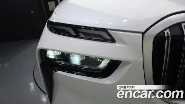 BMW X7 2023 — ფოტო 6/34