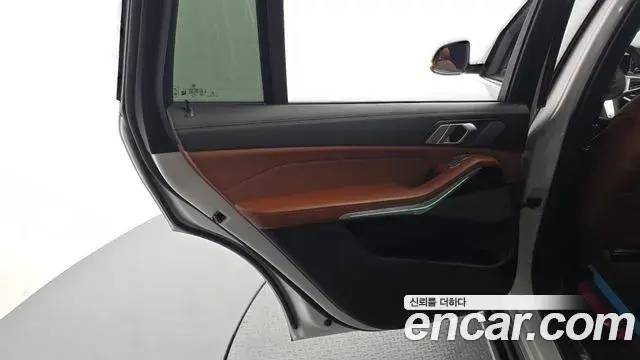 BMW X7 2023 — ფოტო 24/34