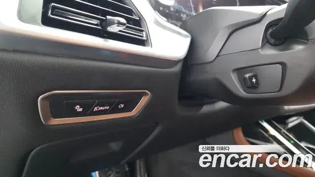 BMW X7 2023 — ფოტო 31/34