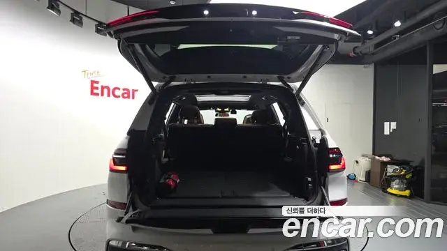 BMW X7 2023 — ფოტო 21/34
