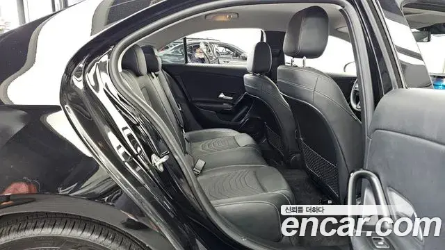 Mercedes-Benz A-Class 2020 — ფოტო 19/20
