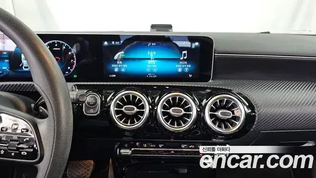 Mercedes-Benz A-Class 2020 — ფოტო 1/20