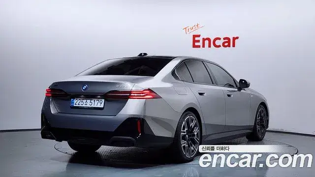 BMW 5 Series 2025 — ფოტო 4/20