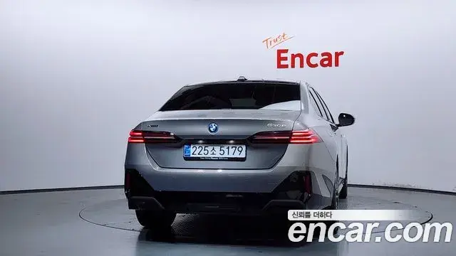 BMW 5 Series 2025 — ფოტო 20/20