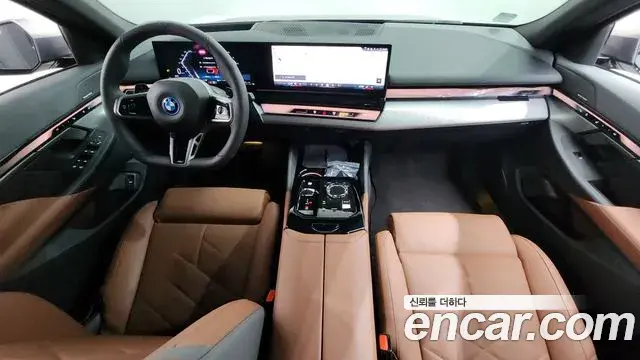 BMW 5 Series 2025 — ფოტო 17/20