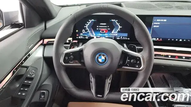 BMW 5 Series 2025 — ფოტო 18/20