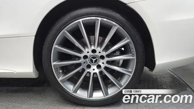 Mercedes-Benz C-Class 2018 — Photo 17/30
