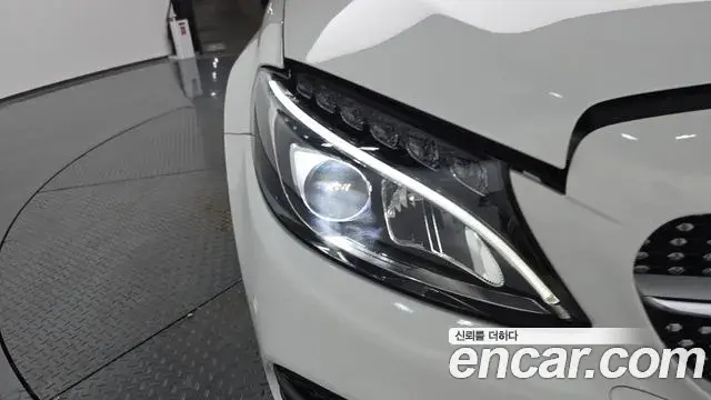 Mercedes-Benz C-Class 2018 — Photo 18/30