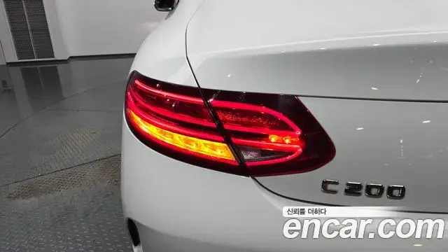 Mercedes-Benz C-Class 2018 — Photo 11/30