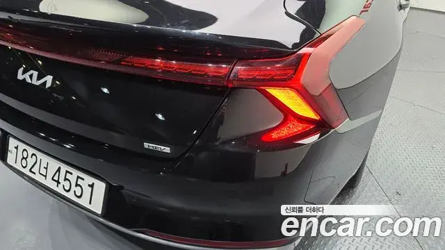Kia K8 2022 — Şəkil 17/31