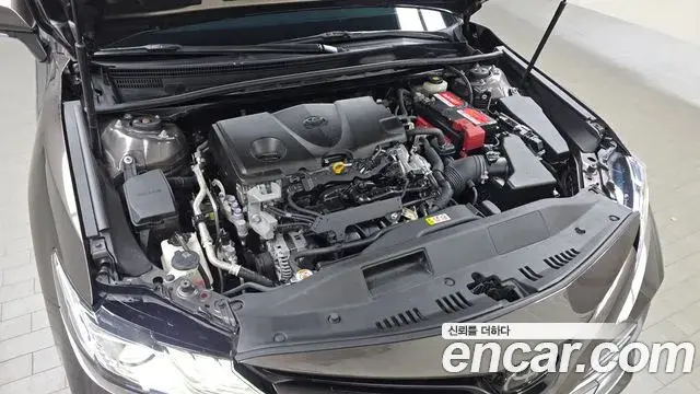 Toyota Camry 2019 — ფოტო 10/20